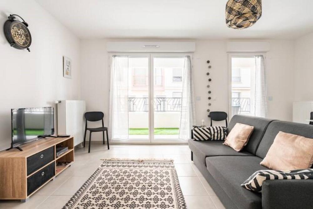 Home-Like Apartment Near Disneyland Шеси Экстерьер фото