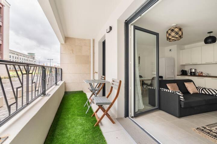 Home-Like Apartment Near Disneyland Шеси Экстерьер фото