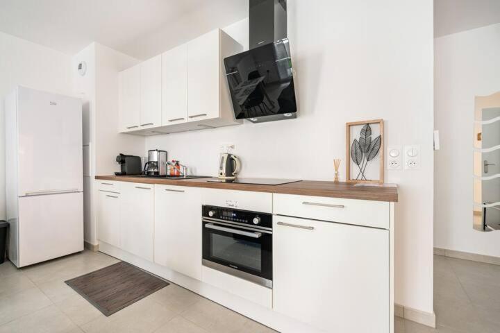Home-Like Apartment Near Disneyland Шеси Экстерьер фото