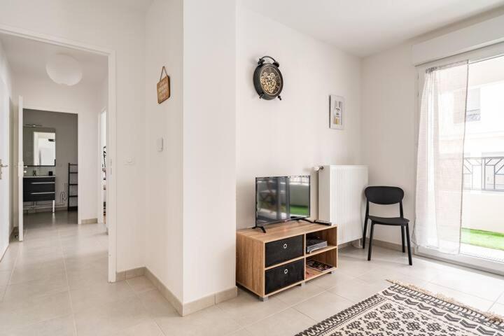 Home-Like Apartment Near Disneyland Шеси Экстерьер фото