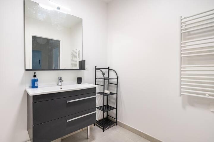 Home-Like Apartment Near Disneyland Шеси Экстерьер фото
