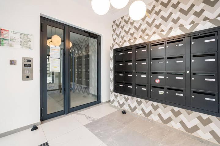 Home-Like Apartment Near Disneyland Шеси Экстерьер фото
