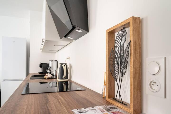 Home-Like Apartment Near Disneyland Шеси Экстерьер фото
