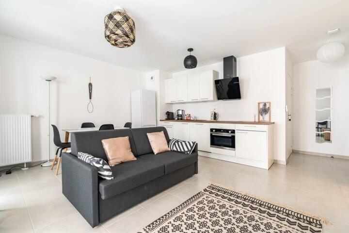 Home-Like Apartment Near Disneyland Шеси Экстерьер фото